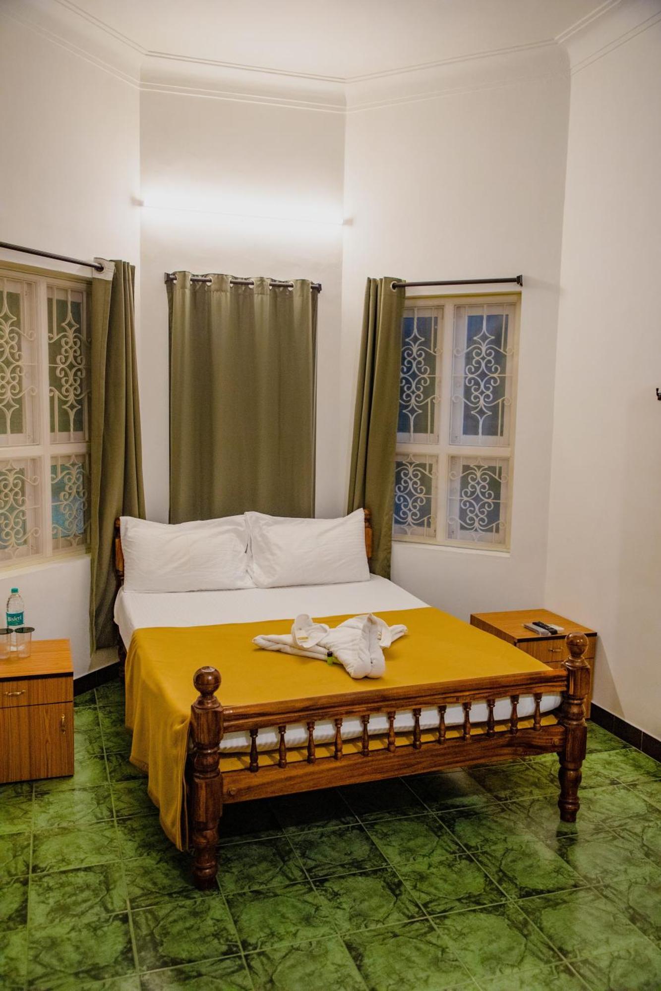 Maison Blanche Near Rock Beach Hotel Pondicherry Exterior foto